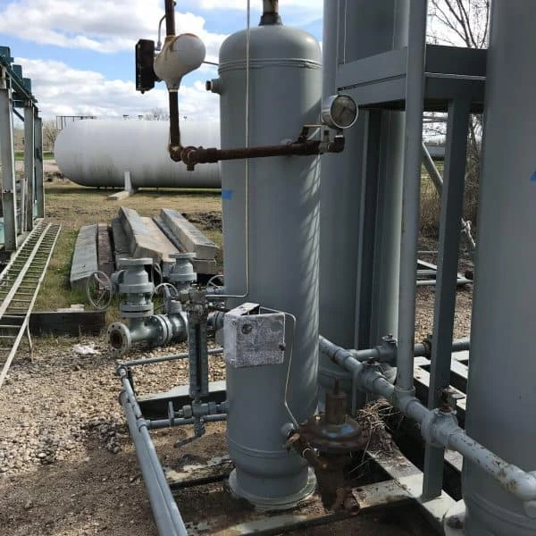 A picture of a vertical-three-phase-separator